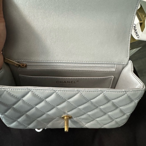 Chanel flap bag with diamond handle - Picture 5 of 9